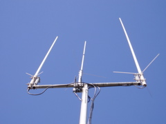 Tower 2m/440/23cm Comet GP-98 antenna (center)